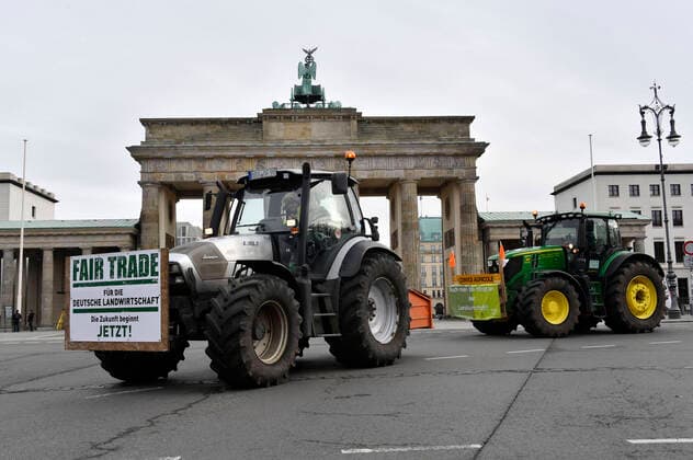 Bilder des Jahres 2021, News 01 Januar News Themen der Woche KW04 News Bilder des Tages Bauern aus allen Landesteilen Deutschlands protestieren gegen die Agrarpolitik der Regierung mit ihren Traktoren vor dem Brandenburger Tor. Berlin, 29.01.2021
