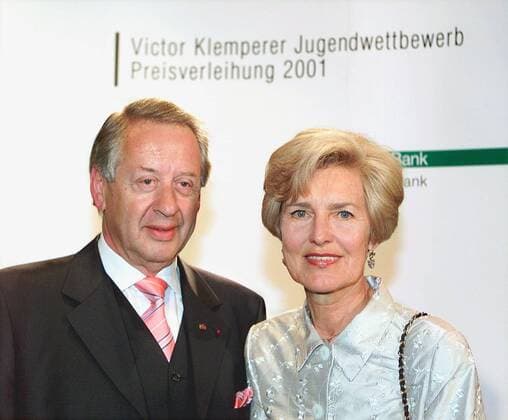 Foto: IMAGO. Herrmann phone: Thema: Verleihung des Victor-Klemperer-Preises in Berlin. Paul Spiegel mit Friede Springer Copyright: xEventpressxHerrmannx