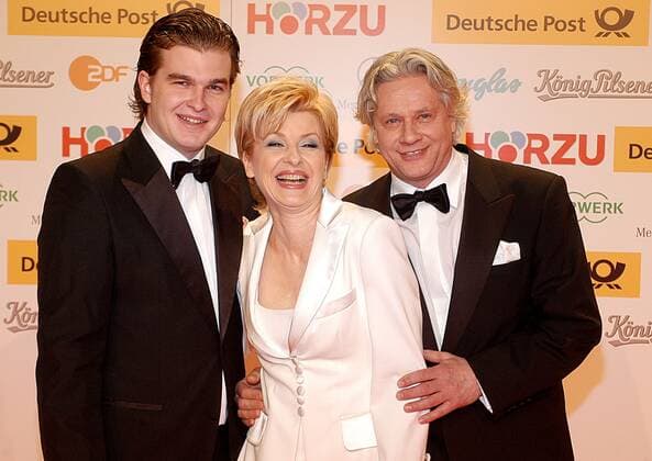41. Goldene Kamera Copyright:IMAGO. Mathias Krohn Datum: 02.02.2006 Thema : Verleihung 41. Goldene Kamera im Axel Springer Verlag in Berlin. Mit den Gaesten : Carmen Nebel mit Sohn Gregor (li.) und Lebensgefaehrte Klaas Bauer Copyright: xEventpress MathiasxKrohnx