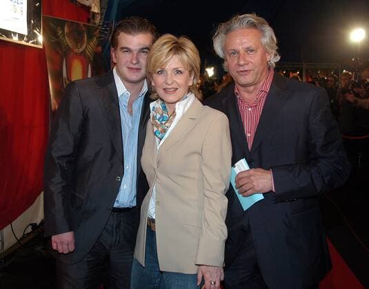 Eventpress Mathias Krohn Copyright:IMAGO. Mathias Krohn Datum: 30.08.2006 Thema : Premiere CIRQUE DU SOLEIL - DRALION im Grand Chapiteau am Ostbahnhof in Berlin. Mit : Carmen Nebel mit Sohn Gregor (li.) und Freund Klaas Bauer Copyright: xEventpress MathiasxKrohnx