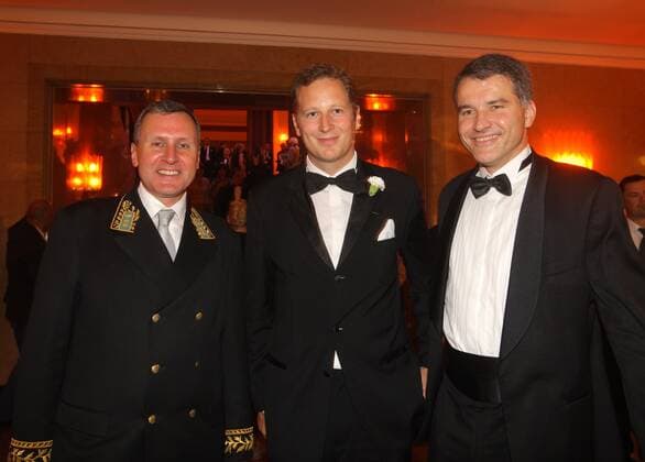 7. Russisch-Deutscher Ball Vladimir Kotenev mit Georg Friedrich Prinz von Preussen und Daniel Terberger beim 7. Russisch-Deutscher Ball der Wirtschaft, Politik und Kultur in der Botschaft der Russischen Foederation in Berlin ( RussenBall Russen ) Copyright: IMAGO. Herrmann 12.09.2008 IMAGO. Foto & News Agentur Berlin Henry H. Herrmann Copyright: xEventpressx