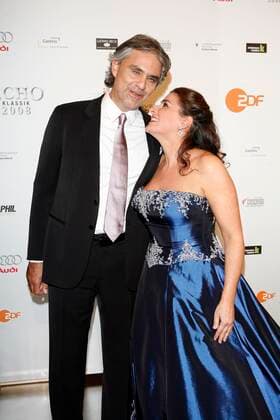 Echo Klassik Award 2008 Andrea Bocelli mit Preistraegerin Cecilia Bartoli beim Echo Klassik Award 2008 in der Muenchener Philharmonie in Muenchen Copyright: IMAGO. Passig 19.10.2008 Copyright: xEventpress Passigx