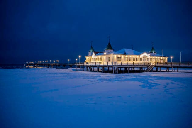 Bilder des Jahres 2021, News 02 Februar News Themen der Woche KW07 News Bilder des Tages Deutschland, Mecklenburg-Vorpommern, Seebad Ahlbeck (Heringsdorf), Seebrücke, 15.02.2021