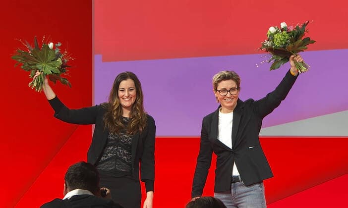 Bilder des Jahres 2021, News 02 Februar News Themen der Woche KW08 News Bilder des Tages Deutschland, Berlin, 27.02.2021 Siebenter Parteitag Der Linke Foto: Janine Wissler (li) und Susanne Hennig-Wellsow (digitale Fotos der Uebertragung) Am 14.Maerz finden in Rheinland-Pfalz Landtagswahlen statt.