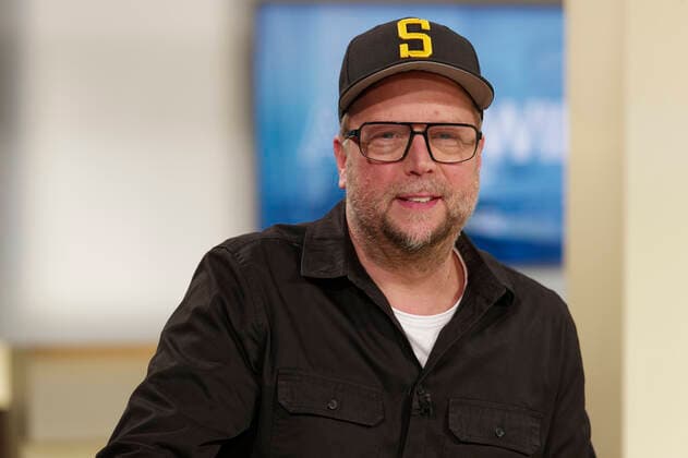 Bilder des Jahres 2021, Entertainment 02 Februar Entertainment Themen der Woche KW08 Entertainment Bilder des Tages Smudo 2021-02-28, Deutschland, Berlin - Smudo, Musiker und Rapper Die Fantastischen Vier, Mitentwickler der Luca-App zur Nachverfolgung von Infektionsketten, zu Gast bei Anne Will im Ersten Deutschen Fernsehen. Thema der Politik-Talkrunde in der ARD:Die große Ratlosigkeit - gibt es einen Weg aus dem Dauer-Lockdown?