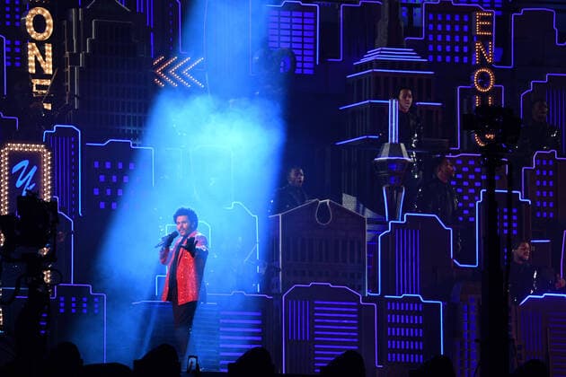 Bilder des Jahres 2021, Entertainment 02 Februar Canadian artist The Weekend performs during the Super Bowl LV halftime show at Raymond James Stadium in Tampa, Florida on Sunday, February 7, 2021.  SBP20210206397 KEVINxDIETSCH  imago images 1000690487 KEVINxDIETSCHxviaxwww.imago-images.de