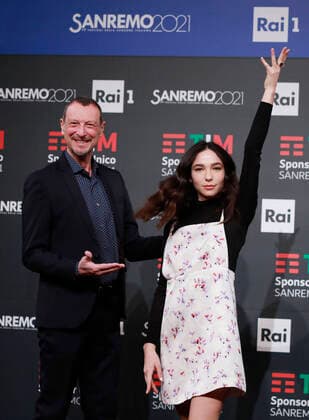 Bilder des Jahres 2021, Entertainment 03 März Entertainment Themen der Woche KW09 Entertainment Bilder des Tages foto IPP Andrea Oldani Sanremo 02 03 2021 festival di sanremo - 71esimo festival della canzone italiana photocall conferenza stampa nella foto : il conduttore amadeus (Amedeo Umberto Rita Sebastiani) e Matilda De Angelis