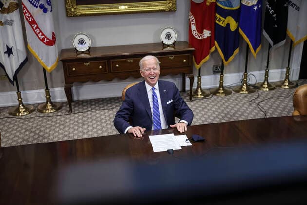 Bilder des Jahres 2021, News 03 März News Themen der Woche KW09 News Bilder des Tages March 4, 2021, Washington, District of Columbia, USA: United States President Joe Biden speaks during a virtual call to congratulate the NASA JPL Perseverance team on the successful landing of the rover on Mars in the Roosevelt Room of the White House on Thursday, March 4, 2021 in Washington, DC. The President told the team We can land a rover on Mars, we can beat a pandemic and with science, hope and vision, there™s not a damn thing we can™t do as a country..Credit: Pool via CNP Washington USA - ZUMAs152 20210304_zaa_s152_127 Copyright: xOliverxContrerasx
