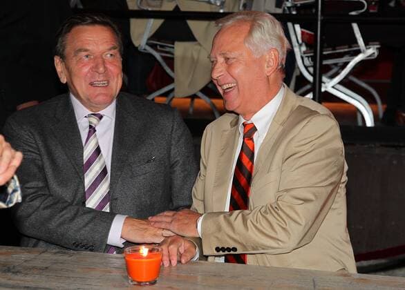 Uwe-Karsten Heye mit Gerhard Schroeder beim Vorwaerts Sommerfest der SPD in der Kulturbrauerei in in Berlin. Copyright: xEventpressxHerrmannx