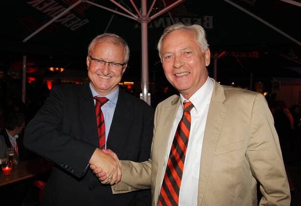 Uwe-Karsten Heye mitdem neuen Chefredakteur Uwe Knuepfer beim Vorwaerts Sommerfest der SPD in der Kulturbrauerei in in Berlin. Copyright: xEventpressxHerrmannx
