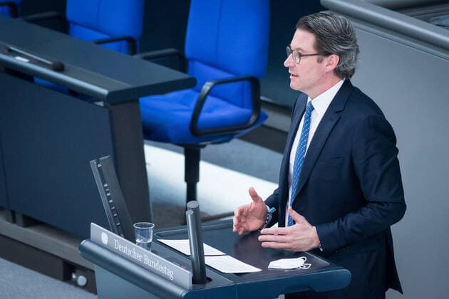 Berlin, Plenarsitzung im Bundestag Andreas Scheuer (Bundesminister für Verkehr und digitale Infrastruktur, CSU) während der Sitzung des Deutschen Bundestags am 05.03.2021. Berlin Bundestag Berlin Deutschland
