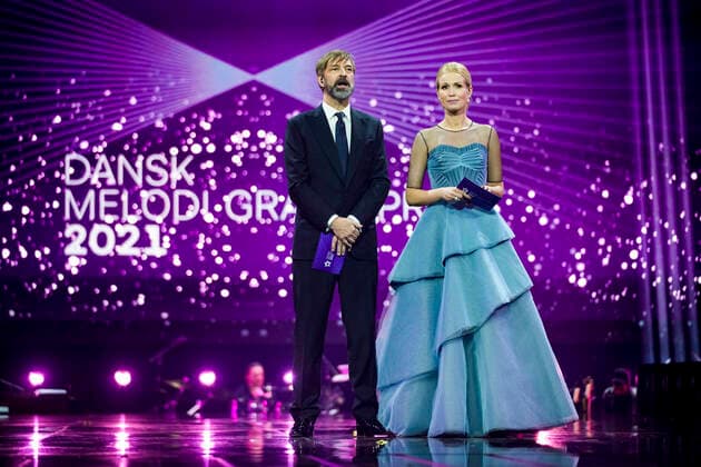 Bilder des Jahres 2021, Entertainment 03 März Entertainment Themen der Woche KW09 Entertainment Bilder des Tages Vaerter Tina Müller og Martin Brygmann paa scenen under generalproeven til Dansk Melodi Grand Prix 2021 i DR Byens Studie 5 i Koebenhavn den 6. marts 2021. DMGP afholdes for foerste gang siden 1999 i et DR-studie paa grund af corona COVID-restriktionerne. **Pool-daekning leveret af Ritzau Scanpix: Materialet kan anvendes vederlagsfrit til redaktionel omtale af DMGP** , Copyright: MartinxSylvestx cop300 spdk20210306-173050-L