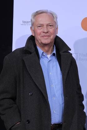 Uwe Karsten Heye bei der Premiere von - SCHICKSALSJAHRE - in der Astor Filmlounge am Kurfuerstendamm in Berlin . Am Sonntag, 13. Februar, und Montag, 14. Februar 2011 sendet das ZDF den zweiteiligen Film. Copyright: xEventpressxHerrmannx