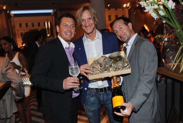 v.l. Andreas Haidinger, Max Braunmiller und Mathias Scheffel (Gastgeber) Opening Filmcasino - Champagner and Seafood Bar im Filmcasino in Muenchen. Copyright: xEventpressxHannesxMagerstaedtx