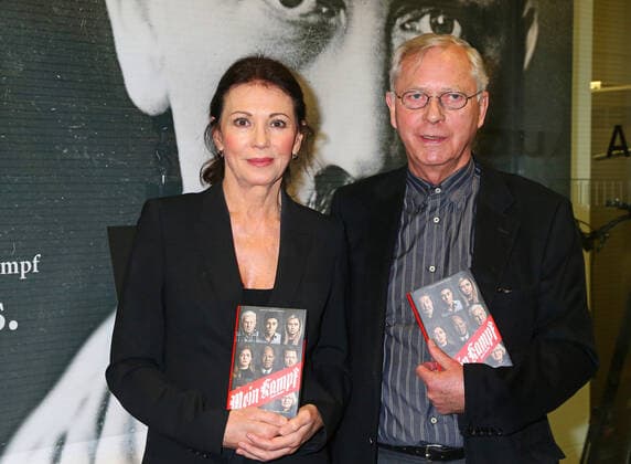 Iris Berben und Uwe-Karsten Heye ( Vorsitzender Verein Gesicht zeigen. ) bei der Buchvorstellung > Mein Kampf - gegen Rechts < in der Topographie des Terrors in Berlin Copyright: xEventpressxHHHx