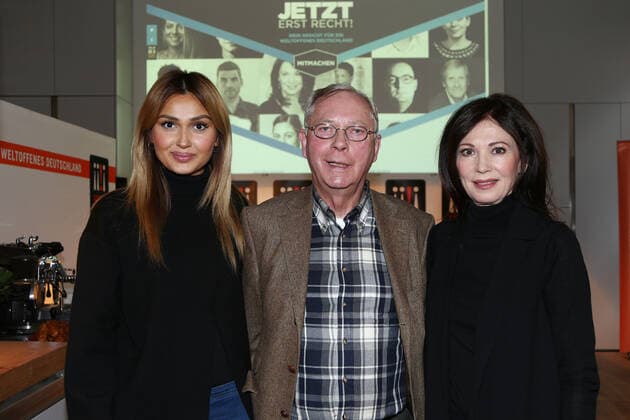 Wana Limar, Uwe-Karsten Heye, Iris Berben bei der Pressekonferenz zu Jetzt erst recht! Gesicht Zeigen! startet neue Online Kampagne. Gesicht Zeigen! Fuer ein weltoffenes Deutschland e.V. Copyright: xEventpressxRadkex