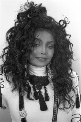 LaToya Jackson (Popsängerin) 07 89 dar LaToya Jackson im Juli 1989 am Rande der NDR-Talkshow , NDR USA Amerikanerin amerikanische Sängerin Frau Gesang Musik Pop Popmusik Model? Fotomodell us american female singer hoch Portrait neutral lächelnd posierend exklusiv Blitzanlage sw La Toya