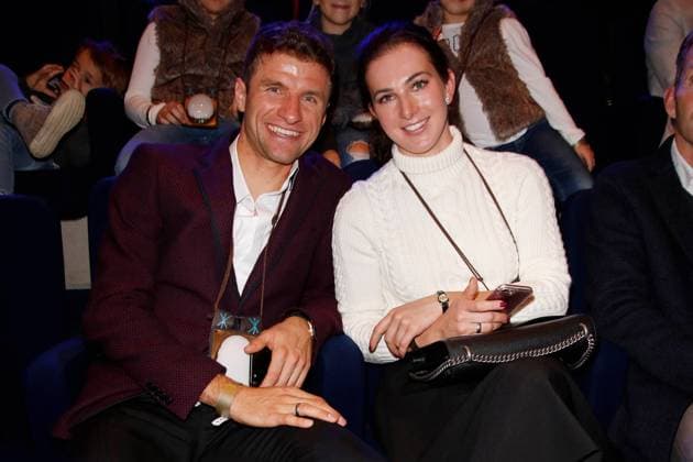 Thomas Müller mit Ehefrau Lisa Müller in der Pause bei der Weltpremiere von EQUILA im Apassionata Showpalast München. Copyright: xEventpressxGolejewskix