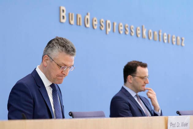Bilder des Jahres 2021, News 03 März News Themen der Woche KW12 News Bilder des Tages Prof. Lothar H. Wieler, Praesident Robert-Koch-Institut (RKI), Jens Spahn, Bundesminister fuer Gesundheit, CDU, PK zu - Corona-Lage vor Ostern, DEU, Berlin, 26.03.2021