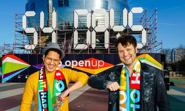 Bilder des Jahres 2021, Entertainment 03 März Entertainment Themen der Woche KW13 Bilder des Jahres 2021, Entertainment 03 März Entertainment Bilder des Tages ROTTERDAM - Guus Bok (R) en Darren Garner zingen hun nieuwe song OPEN UP bij de aftelklok voor het Eurovisiesongfestival. De Rotterdamse zangers geven het nummer cadeau aan de songfestivalorganisatie, de stad Rotterdam en alle Songfestival fans. ANP KIPPA MARCO DE SWART Copyright: xHollandsexHoogtex xxANPx x429677037x