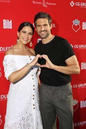 Tom Beck mit Chryssanthi Kavazi ( schwanger ) beim 4 Sommerfest von BILD hilft e.V. - Ein Herz für Kinder - auf den Wannseeterrassen, Wannseebadweg 35, 14129 Berlin. Copyright: xEventpressx