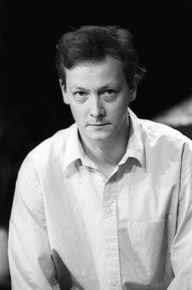 Matthias Brandt (Schauspieler) 02 91 ue Matthias Brandt im Februar 1991 im Theaterstück Goldener Westen von Sam Shepard Deutschland deutsch deutscher Mann Schauspiel Film TV Fernsehen Theater Drama True West Bühne Szene german actor hoch Portrait halb neutral sw