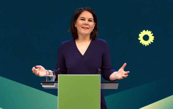 Bilder des Jahres 2021, News 04 April News Themen der Woche KW16 News Bilder des Tages Deutschland, Berlin , 19.04.2021 Pressekonferenz von Buendnis 90 Die Gruenen Foto: Kanzlerkandidatin Annalena Baerbock (digitale Fotos der Uebertragung) Pressekonferenz von Buendnis 90 Die Gruenen