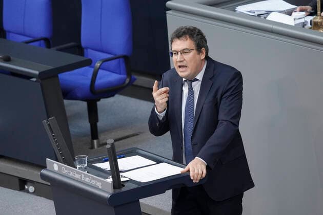 227. Sitzung Deutscher Bundestag Plenum und Debatte in Berlin Aktuell, 06.05.2021, Berlin, Christian Freiherr von Stetten mit Handgesten gestikuliert er sehr stark bei seiner Rede bei der 227. Sitzung des Deutschen Bundestag in Berlin Berlin Berlin Deutschland