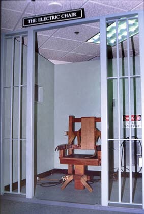 Elektrischer Stuhl im Polizeimuseum Miami Beach. Todesstrafe