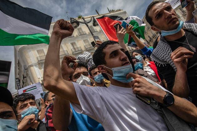 May 15, 2021, Madrid, Spain: Protesters chant slogans during a demonstration in solidarity with the Palestinians and against Israeli attacks on Gaza Strip in Madrid. Madrid Spain - ZUMAs197 20210515_zaa_s197_165 Copyright: xGuillermoxGutierrezxCarrascalx