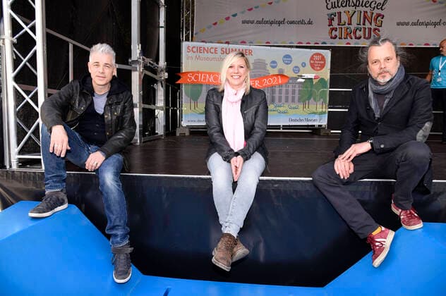 Bilder des Jahres 2021, Entertainment 05 Mai Entertainment Themen der Woche KW20 Entertainment Bilder des Tages Michael Mittermeier, Claudia Koreck und Gerd Baumann bei der Pressekonferenz zum Open-Air-Sommer 2021 mit dem Eulenspiegel Flying Circus im Innenhof des Deutschen Museums. München, 17.05.2021
