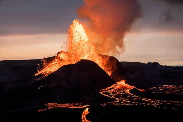 Bilder des Jahres 2021, News 05 Mai News Themen der Woche KW20 News Bilder des Tages Vulkanudbrud i Fagradalsfjall i Island fotograferet aftenen den 18. maj 2021. Vulkanen gik i udbred den 19. marts 2021 og har vaeret aktive lige siden.. , Denmark Copyright: OlafurxSteinarxRyexGestsson OlafurxSteinarxGestssonx cop301 spdk20210519-121341-L