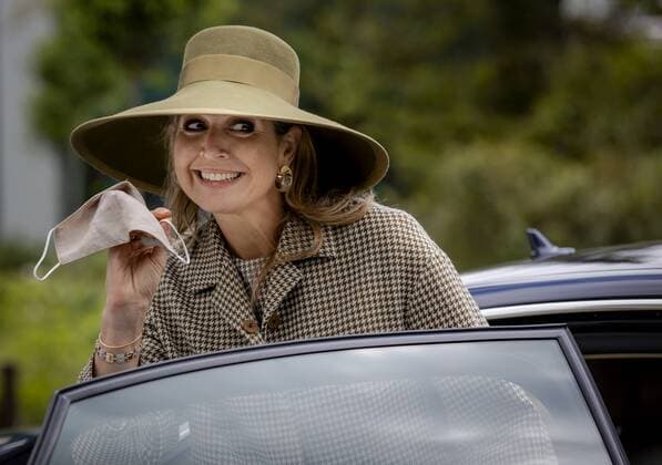 Bilder des Jahres 2021, Entertainment 05 Mai Entertainment Bilder des Tages WEESP - Queen Maxima is paying a working visit to Smit & Son on the occasion of the bicentennial of the family business. The company develops products for making and finishing leather. ANP ROYAL IMAGES ROBIN VAN LONKHUIJSEN Copyright: xHollandsexHoogtex xxANPx x431832817x