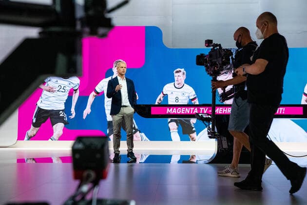 Bilder des Jahres 2021, Entertainment 06 Juni Entertainment Themen der Woche KW23 Jan Henkel Entertainment Bilder des Tages Eröffnung des EM Studios von magenta TV Presseevent, Eröffnung des EM Studios von magenta TV bei der PLAZAMEDIA GmbH in Ismaning bei München. München Bayern Deutschland