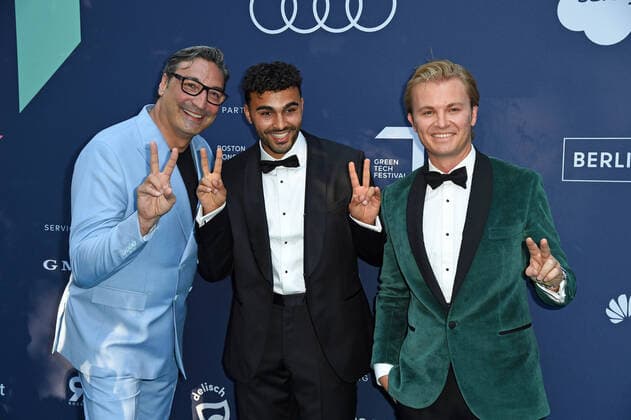 Bilder des Jahres 2021, Entertainment 06 Juni Entertainment Themen der Woche KW24 Entertainment Bilder des Tages Mousse T., Younes Zarou, Nico Rosberg auf dem Green Carpet der Green Awards 2021 im Kraftwerk in Berlin am 18.06.2021