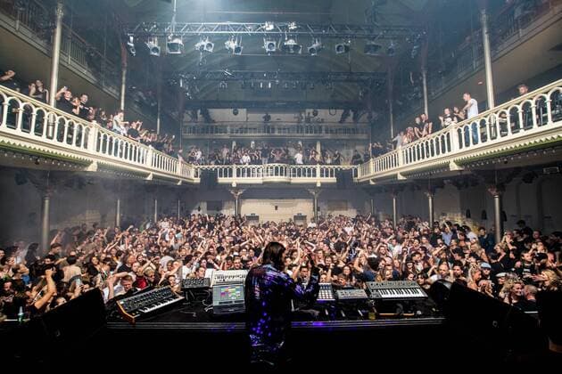Bilder des Jahres 2021, Entertainment 06 Juni Entertainment Themen der Woche KW25 AMSTERDAM - Dj Reinier Zonneveld during a performance in Paradiso. The pop stage reopens its doors at full capacity. Inside, visitors do not have to keep 1.5 meters away. ANP PAUL BERGEN Copyright: xHollandsexHoogtex xxANPx x433047013x