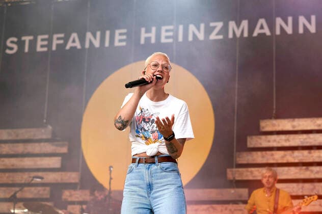 Bilder des Jahres 2021, Entertainment 06 Juni Entertainment Themen der Woche KW25 Entertainment Bilder des Tages Stefanie Heinzmann live im Rahmen der Konzertreihe Back on Stage auf der Gilde Parkbühne. Hannover, 26.06.2021