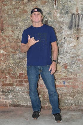 Bilder des Jahres 2021, Entertainment 07 Juli Hamburg der 02.07.2021, Robby Naish stellt in Hamburg bei der Deutschlandpremiere in den Zeise Kinos seinen neuen Film The longest Wave vor. Der Film über die mittlerweile 58jähirge Surflegende ist mit dem renommierten Filmemache Joe Berlinger entstanden. Robby Naish - Deutschlandpremiere für den Film The longest Wave in Hamburgs Zeise Kinos, Hamburg Hamburg Deutschland Hamburg-Ottensen