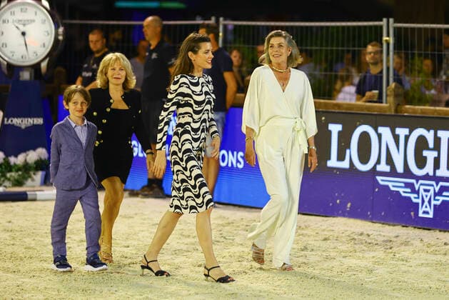 Bilder des Jahres 2021, Entertainment 07 Juli Entertainment Bilder des Tages Monaco, Monte-Carlo - July 03, 2021: 15th Longines Global Champions Tour with H.R.H. Princess Caroline of Hanover and daughter Charlotte Casiraghi with son Raphael Elmaleh during the Winner Prize Giving Ceremony. Jumping International de Monte-Carlo. Hannover Longines Global Champions Tour Monaco 2021