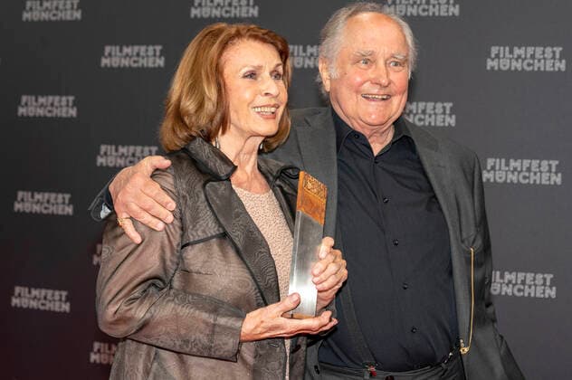 Senta Berger mit Ehemann Michael Verhoeven bei der Verleihung vom CineMerit Award an Senta Berger auf dem 38. Filmfest München 2021 im Gasteig. München, 04.07.2021