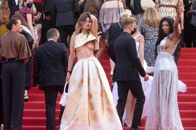 Bilder des Jahres 2021, Entertainment 07 Juli Gäste bei der Opening Ceremony mit der Premiere des Kinofilms Annette auf dem Festival de Cannes 2021 74. Internationale Filmfestspiele von Cannes im Palais des Festivals. Cannes, 06.07.2021