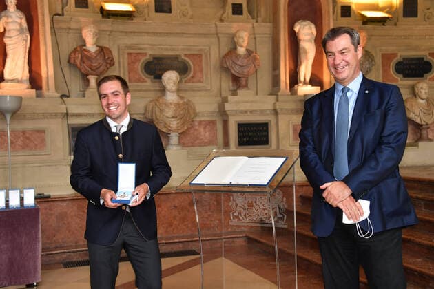 Bilder des Jahres 2021, News 07 Juli News Bilder des Tages Philipp Lahm und Dr. Markus Söder (Bayerischer Ministerpräsident) Verleihung des Bayerischen Verdienstorden 2021 Ehrung, Auszeichnung Antiquarium Residenz München 08. Juli 2021