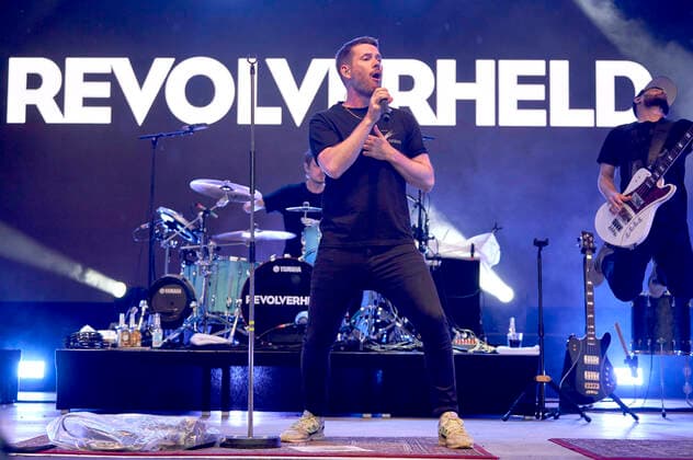 Bilder des Jahres 2021, Entertainment 07 Juli Johannes Strate von Revolverheld live im Rahmen der Konzertreihe Back on Stage auf der Gilde Parkbühne. Hannover,
