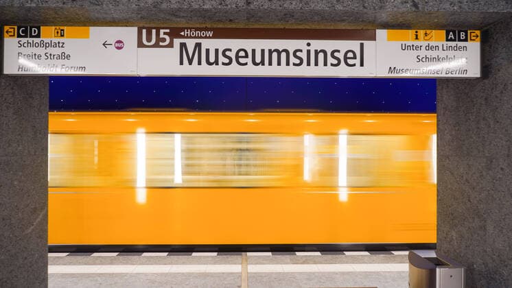 Bilder des Jahres 2021, News 07 Juli News Bilder des Tages 09.07.2021,Berlin,Deutschland,GER,Eröffnung U-Bahnhof Museumsinsel.Er ist der 175. U-Bahnhof des Berliner Streckennetzes.