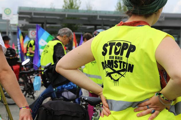 Bilder des Jahres 2021, News 07 Juli News Bilder des Tages Fahrraddemo Friedenscamp Ramstein 2021: Unter dem Motto Stopp Air Base Ramstein fand am Samstag eine Fahrrad-Demo, durchgeführt als Sternfahrt von den Startpunkten Kaiserslautern, Kusel, Pirmasens und Homburg, statt