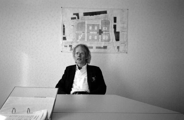 Timm Ulichs im Baureferat der Stadt Magdeburg zur Besprechung wegen der projektierten Erdachse auf dem Vorplatz des HBF, 19.9.1997