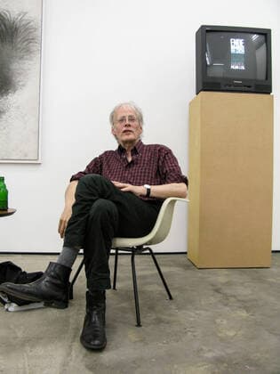 Timm Ulichs während des Gesprächs mit Rene Zechlin in der Galerie Wentrup, 11.6.2010