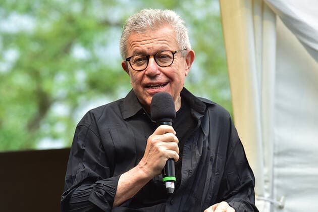 My Jewish Soundtrack im Sommergarten des JMB My Jewish Soundtrack im Sommergarten des JMB My Jewish Soundtrack Daniel Libeskind (Architekt) My Jewish Soundtrack, zum Gespräch im Sommergarten auf die Frage: ãGibt es einen jüdischen Sound? in Berlin am 29.07.2021