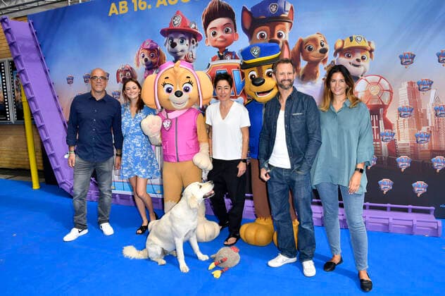 Bilder des Jahres 2021, Entertainment 08 August Entertainment Themen der Woche KW32 Kai Bösel, Lea van Acken, Dunja Hayali, Marco Krahl und Sara Urbainczyk bei der Premiere des Kinofilms Paw Patrol - Der Kinofilm PAW Patrol: The Movie im Kino in der Kulturbrauerei. Berlin, 15.08.2021