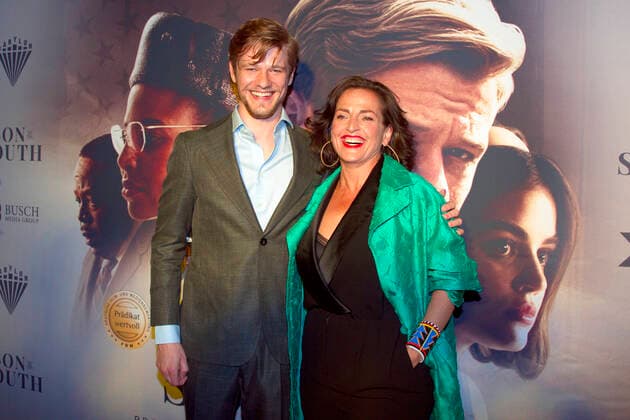 Bilder des Jahres 2021, Entertainment 08 August Entertainment Themen der Woche KW34 Lucas Till und Nicole Ansari-Cox bei der Premiere des Kinofilms Son of the South im Kino Babylon. Berlin, 25.08.2021